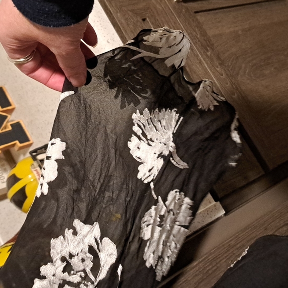 EUC White House Black Market off the shoulder top - Picture 3 of 8